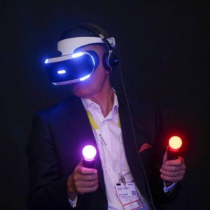 索尼：所有PS VR游戏都将支持游戏手柄
