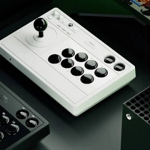 八位堂将于本月推出首款Xbox官方授权无线街机摇杆