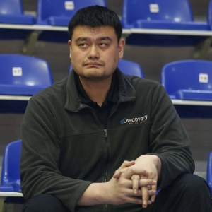 篮球运动员姚明目前生活状态：吃饭、睡觉、打《魔兽》